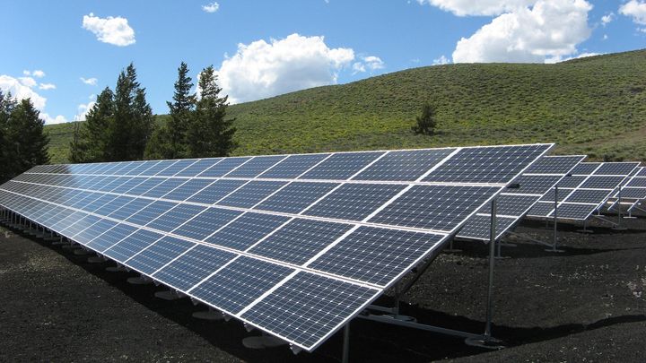 Cleaning Solar Panels: A In-Depth Guide for Optimal Performance
